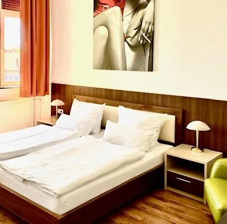 Hotel Corniche *